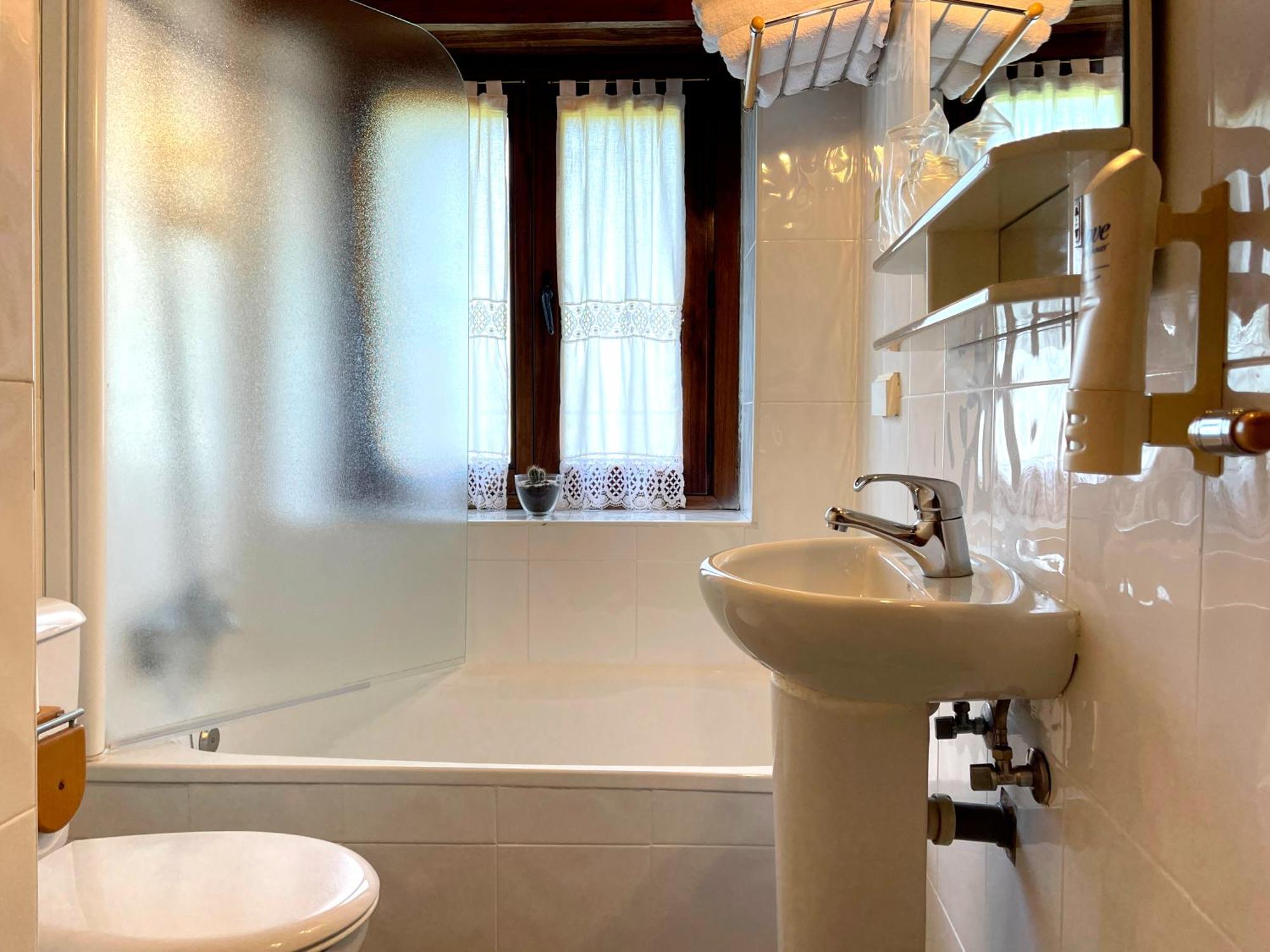 Hotel Peruskenea Jaunsaras Bagian luar foto