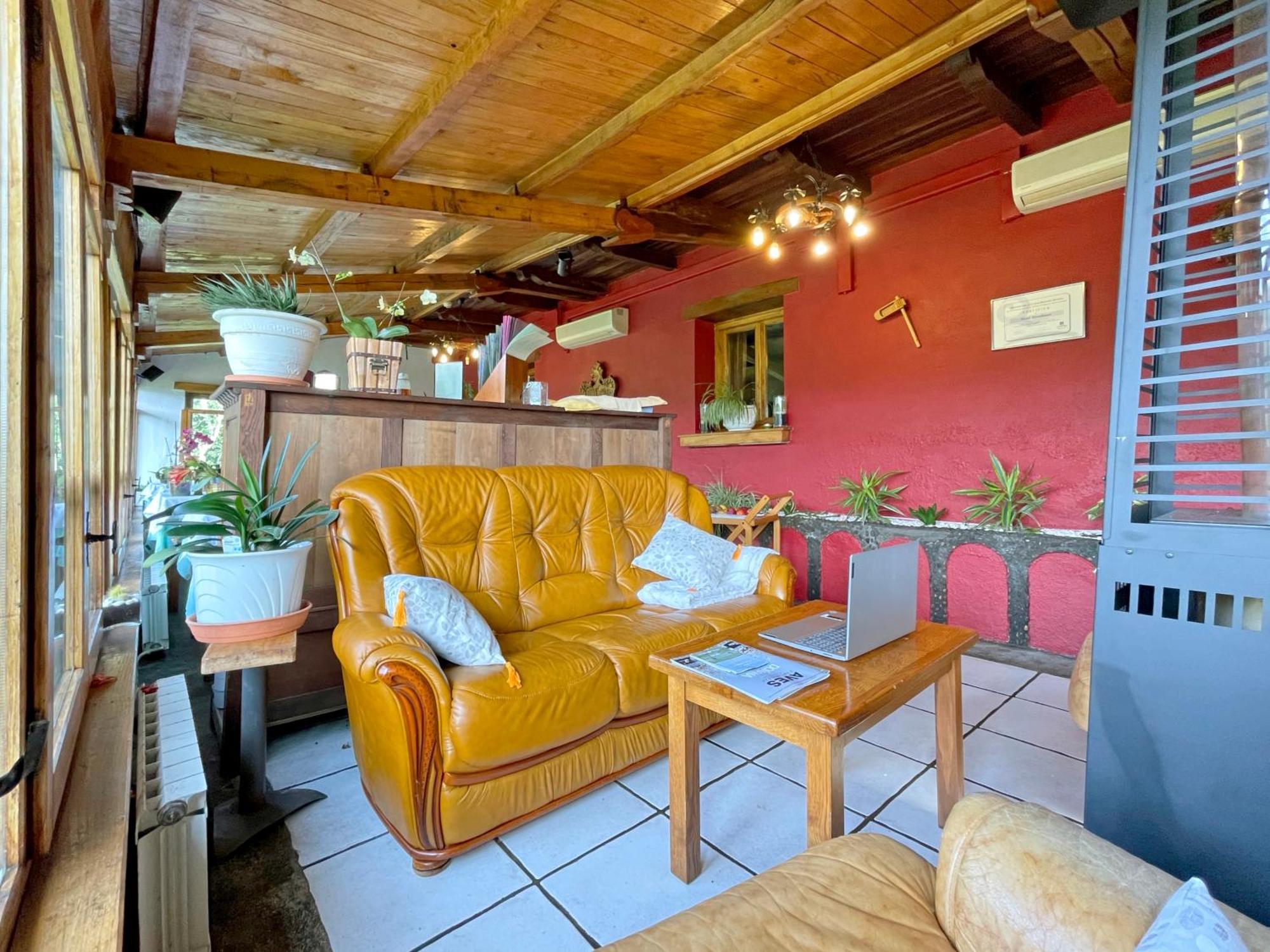 Hotel Peruskenea Jaunsaras Bagian luar foto