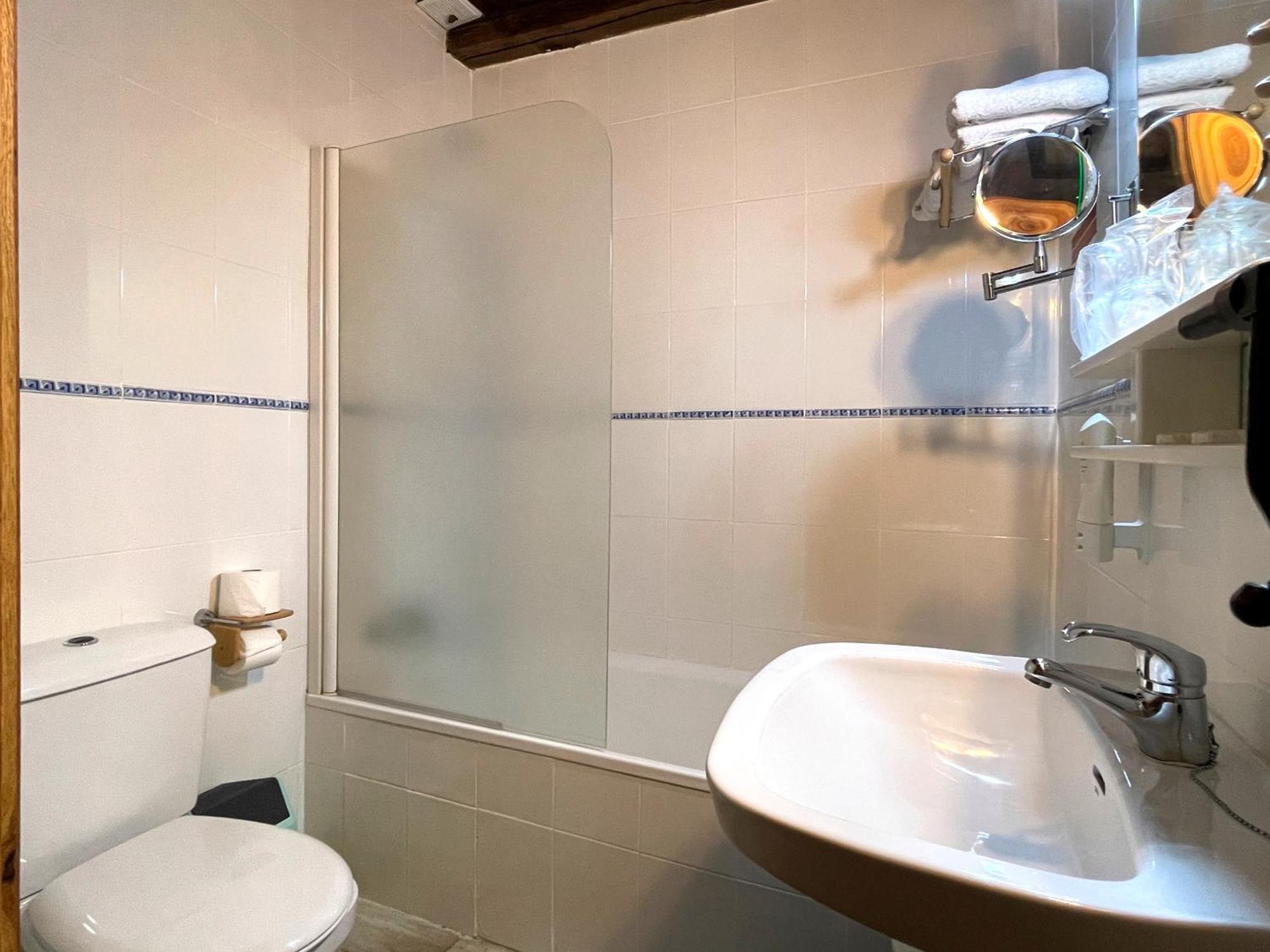 Hotel Peruskenea Jaunsaras Bagian luar foto