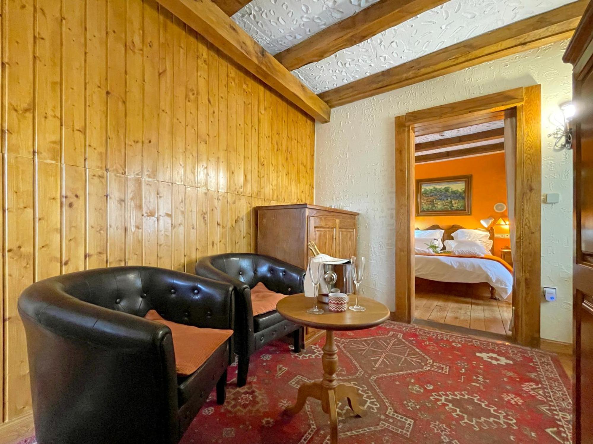 Hotel Peruskenea Jaunsaras Bagian luar foto