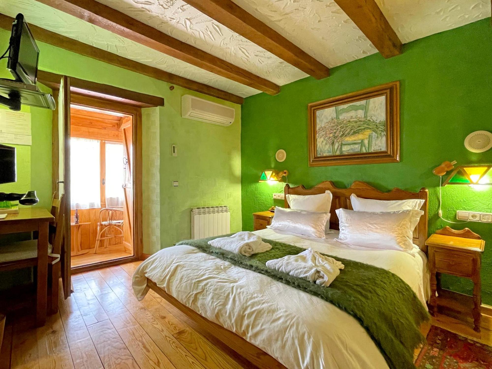 Hotel Peruskenea Jaunsaras Bagian luar foto