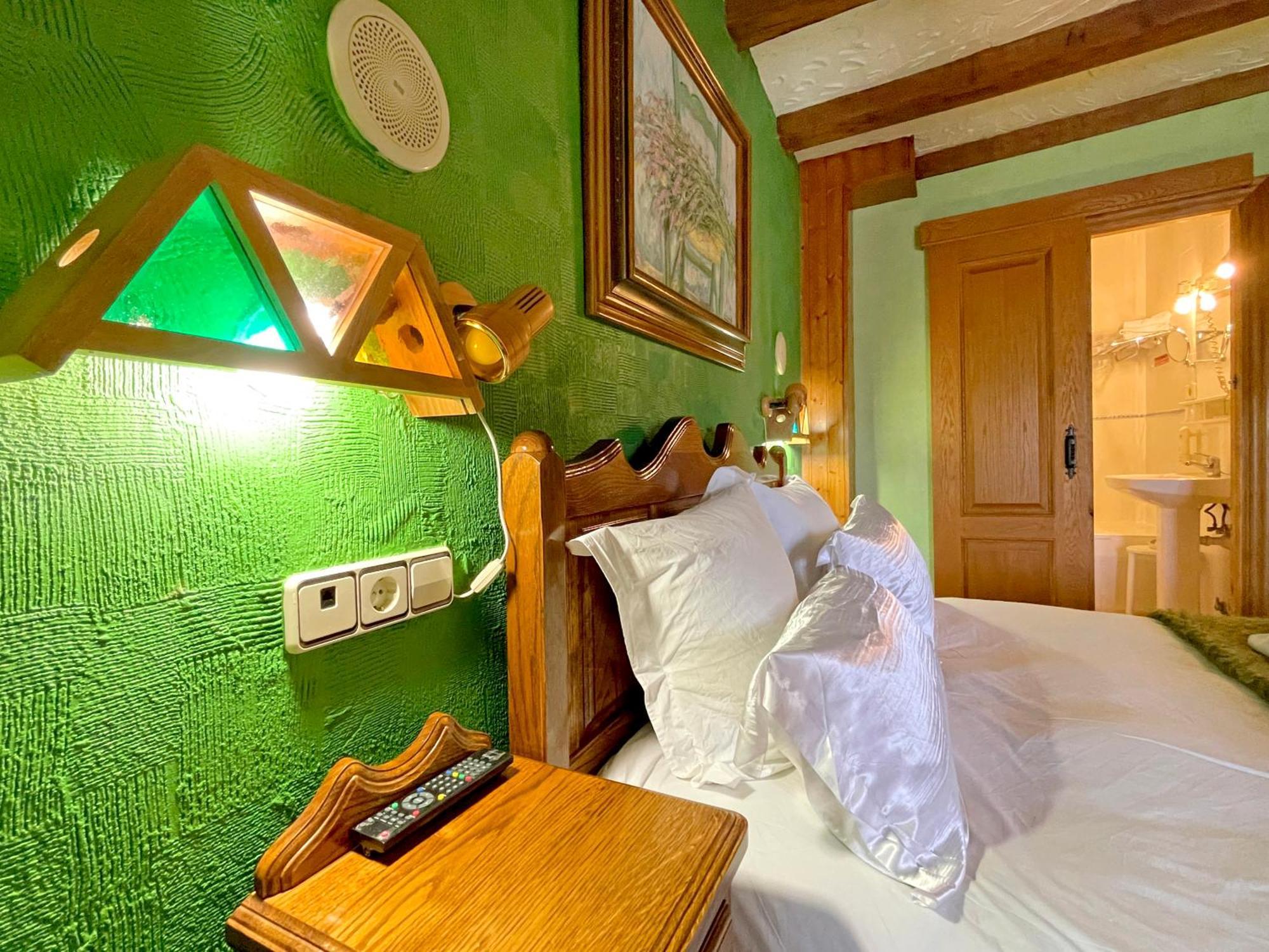 Hotel Peruskenea Jaunsaras Bagian luar foto