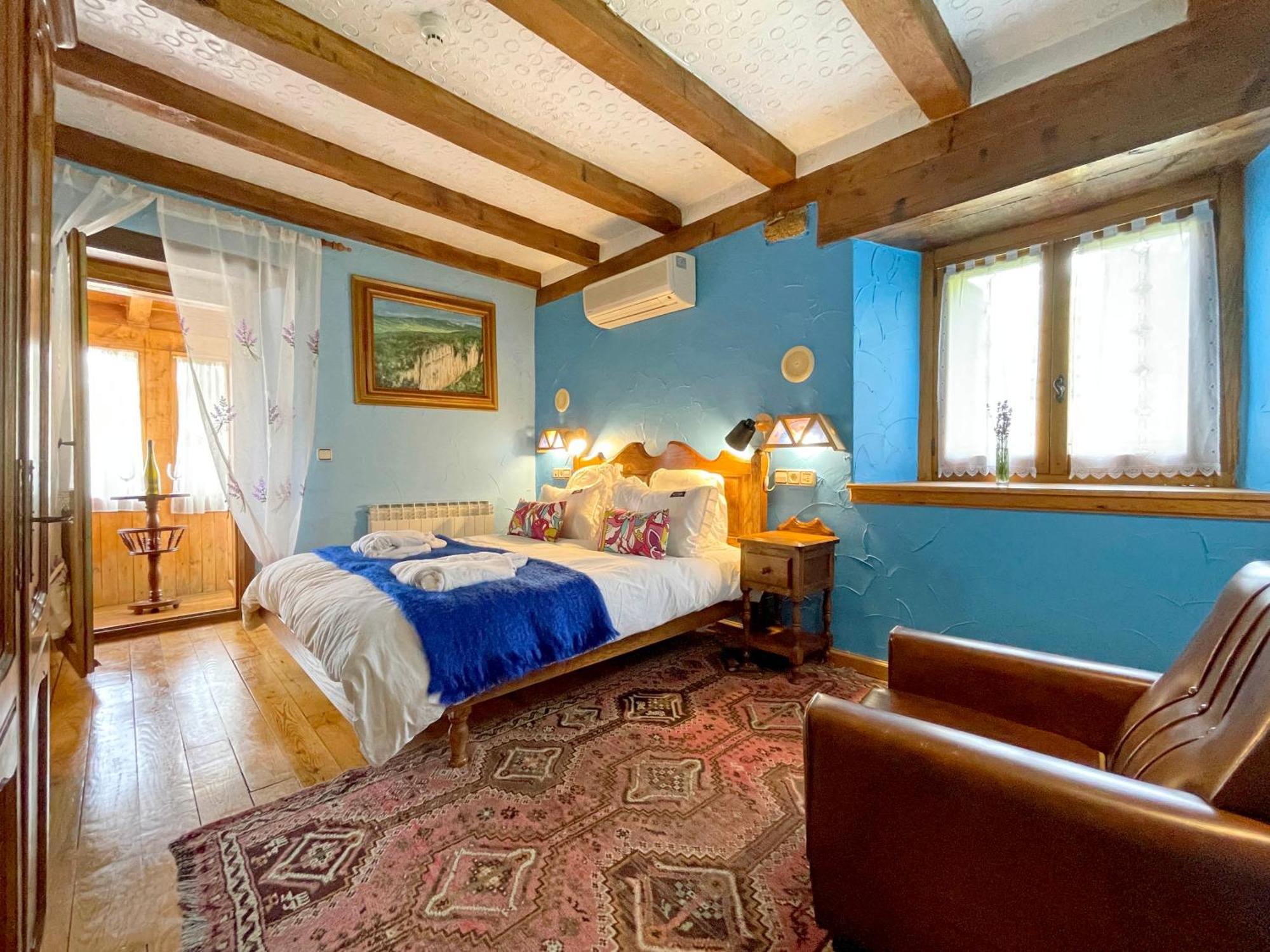 Hotel Peruskenea Jaunsaras Bagian luar foto