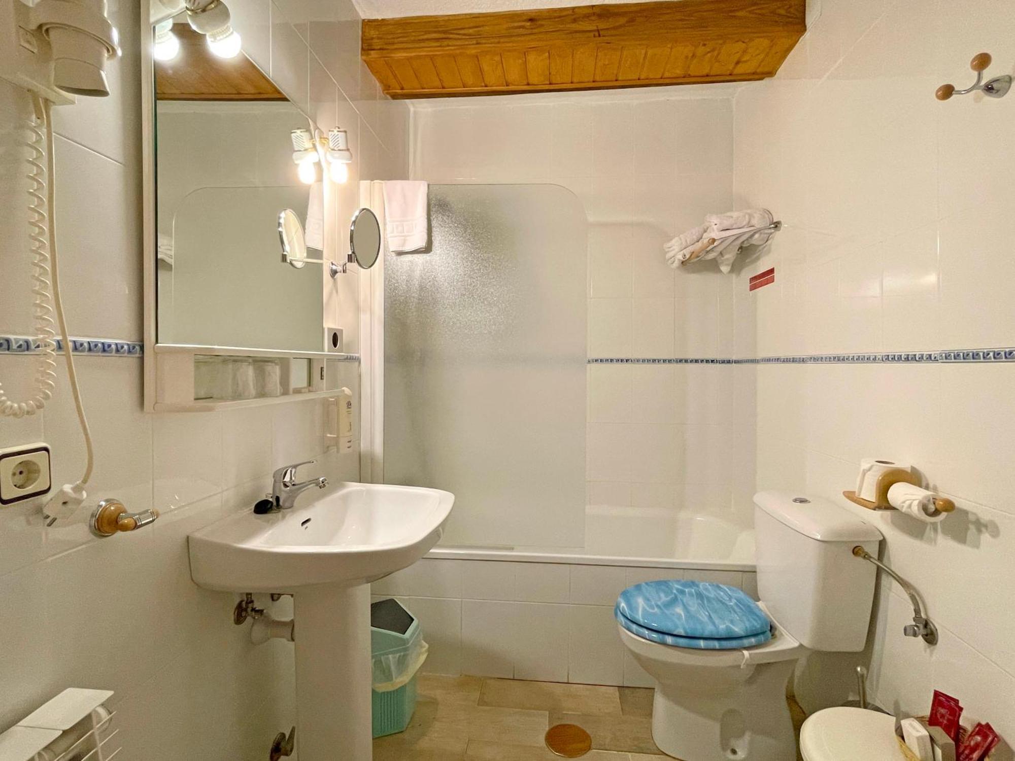 Hotel Peruskenea Jaunsaras Bagian luar foto