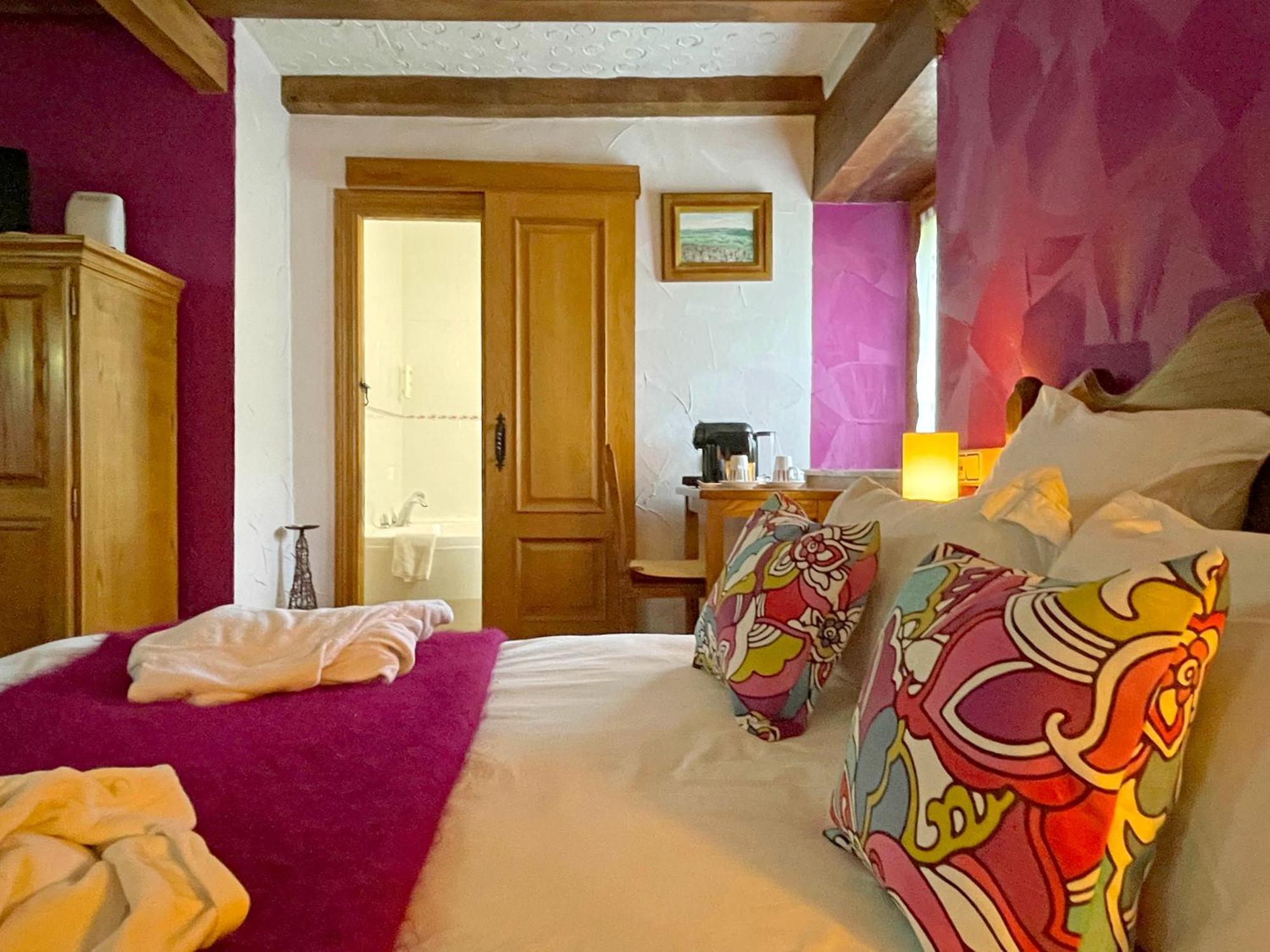 Hotel Peruskenea Jaunsaras Bagian luar foto