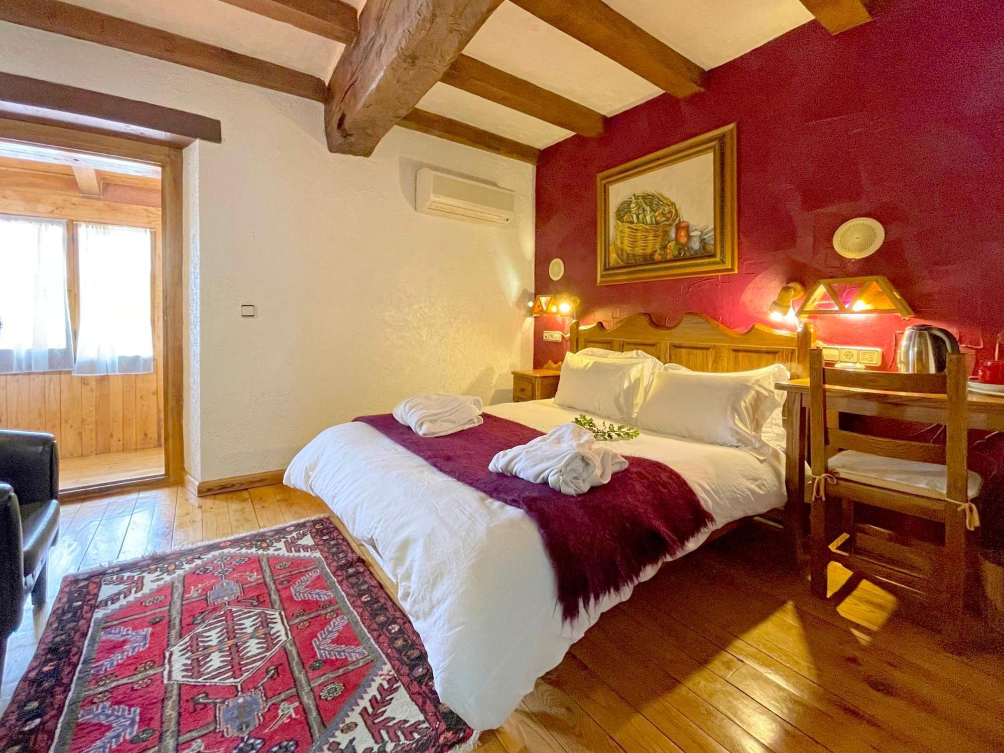 Hotel Peruskenea Jaunsaras Bagian luar foto