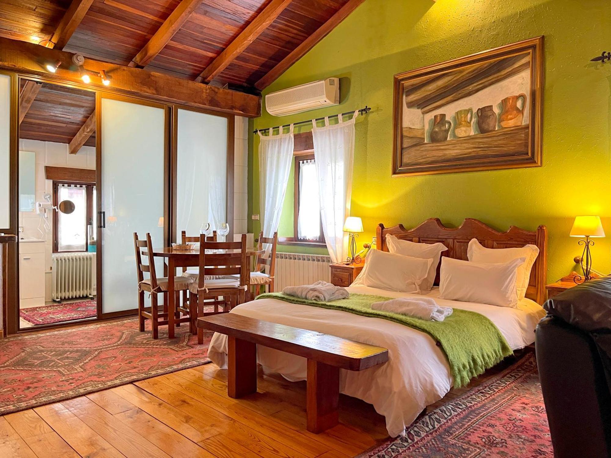 Hotel Peruskenea Jaunsaras Bagian luar foto