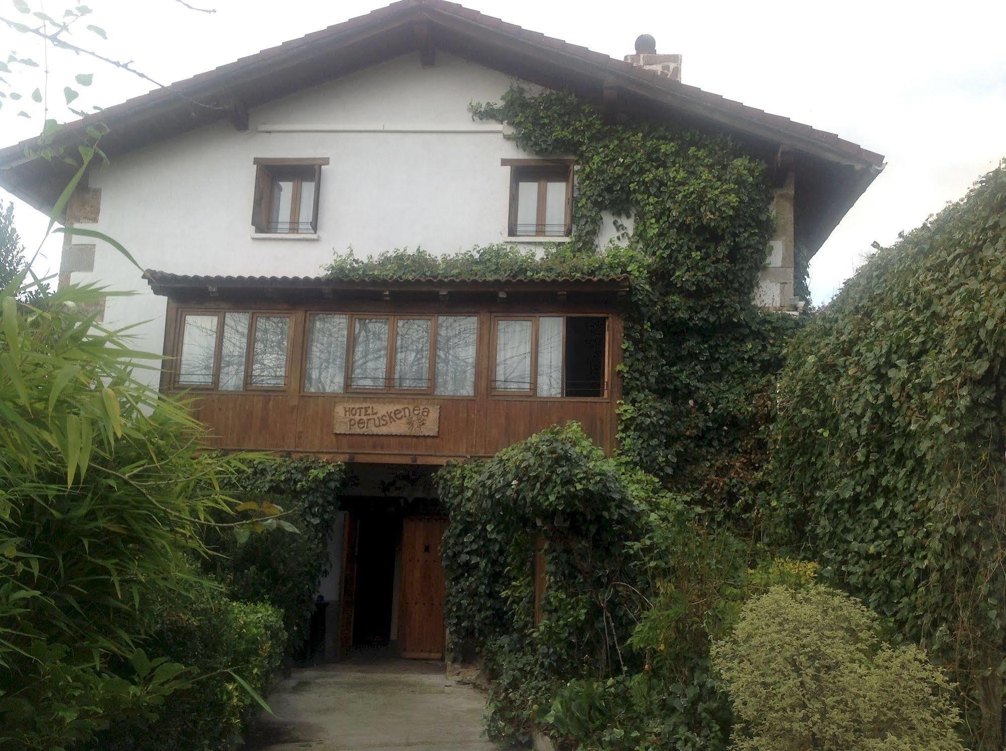 Hotel Peruskenea Jaunsaras Bagian luar foto